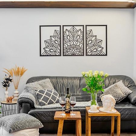 Natural-Style Apartment In The Centre Of Μπρατισλάβα Εξωτερικό φωτογραφία